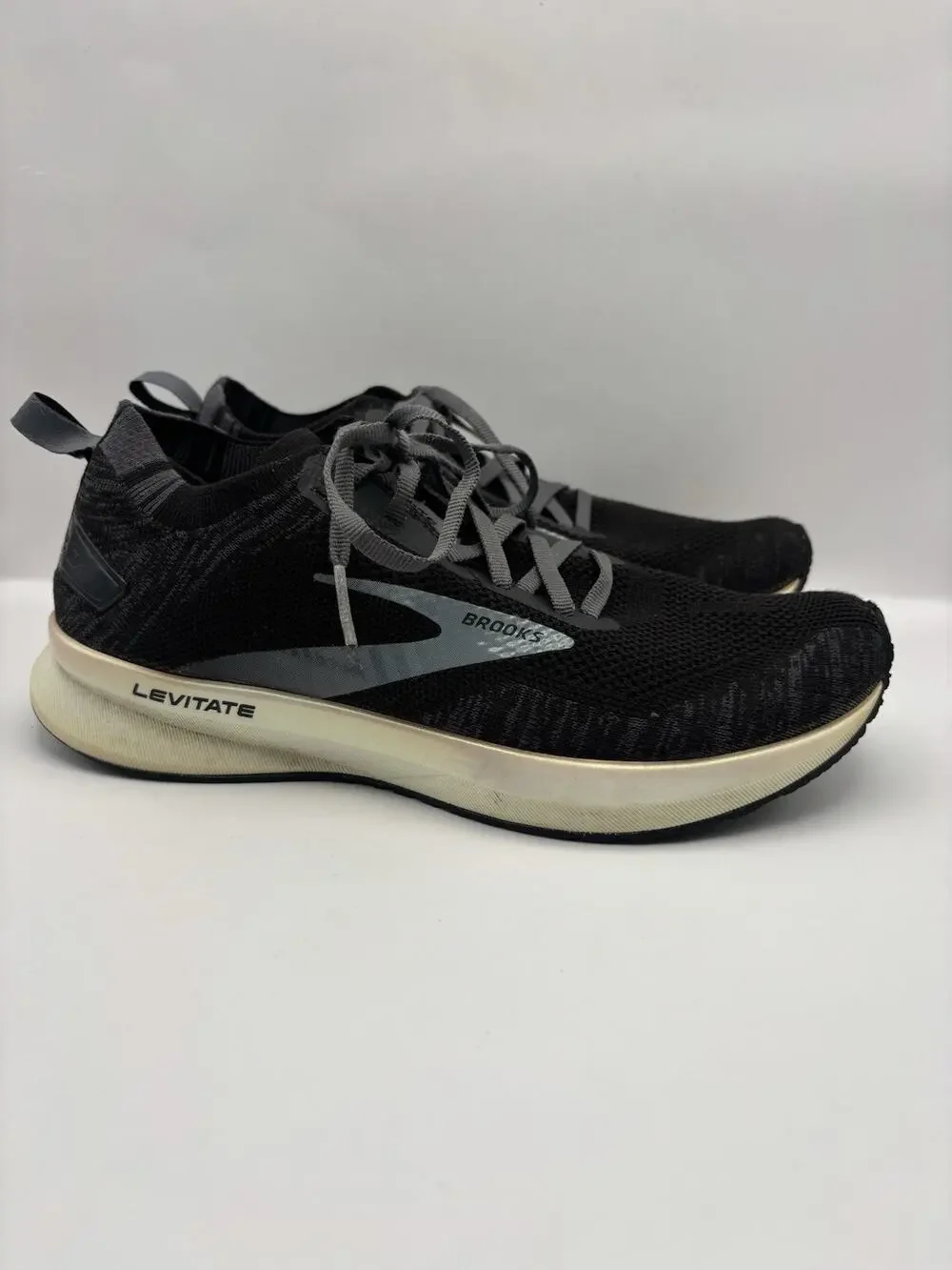 Brooks Levitate 4 Black Running Shoes Women Size 8.5